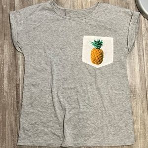 Cute Short-sleeve grey t-shirt with pineapple pocket  Size: S